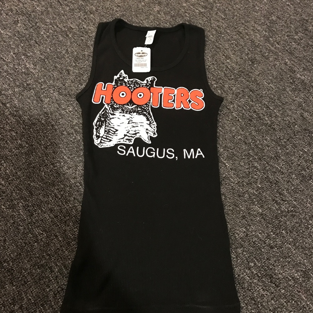 Hooters tank top